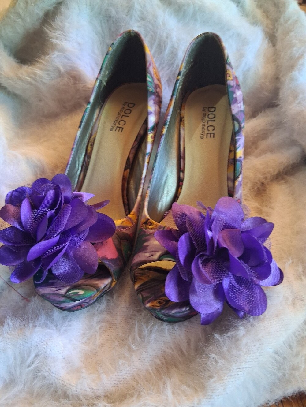Dolce Mojo Moxy Heels Heel Is 4 1/2 Inches High From Heel To Toe Measures 9